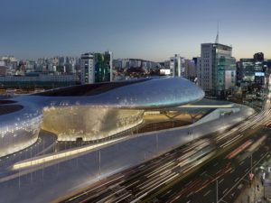Потрясающее сооружение «Dongdaemun Design Plaza» от Заха Хадида в Сеуле. ДОМАКС