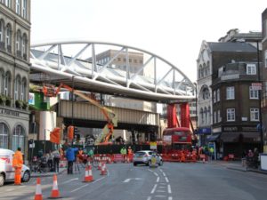Стройка моста на главной улице Боро, Лондон ДОМАКС