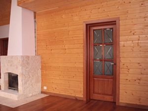 Двери в деревянном доме ДОМАКС